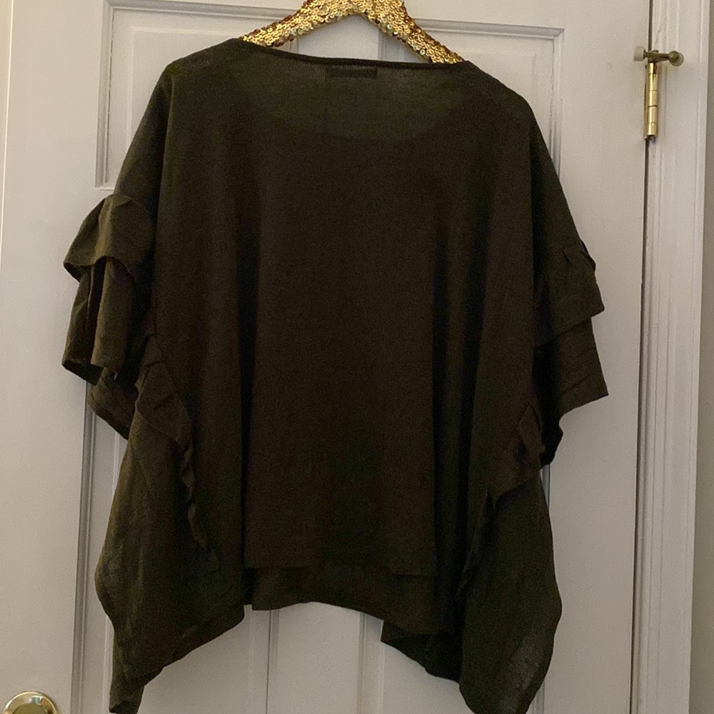 Do Everything In Love Ruffle Sweater/Poncho Green One Size NWT! - Picture 4 of 4